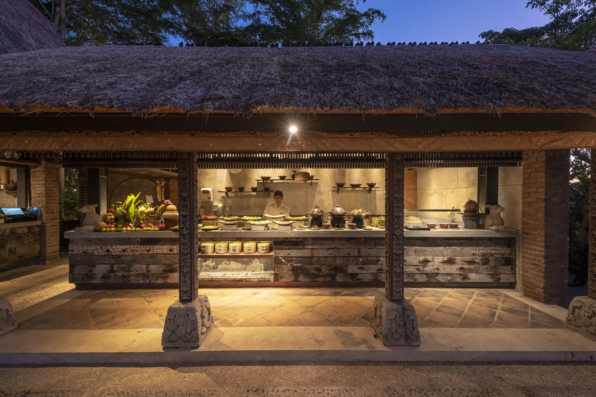 巴厘島阿雅娜林巴酒店 (RIMBA by AYANA Bali) 的甘榜巴厘島 (Kampoeng Bali) 用餐體驗
