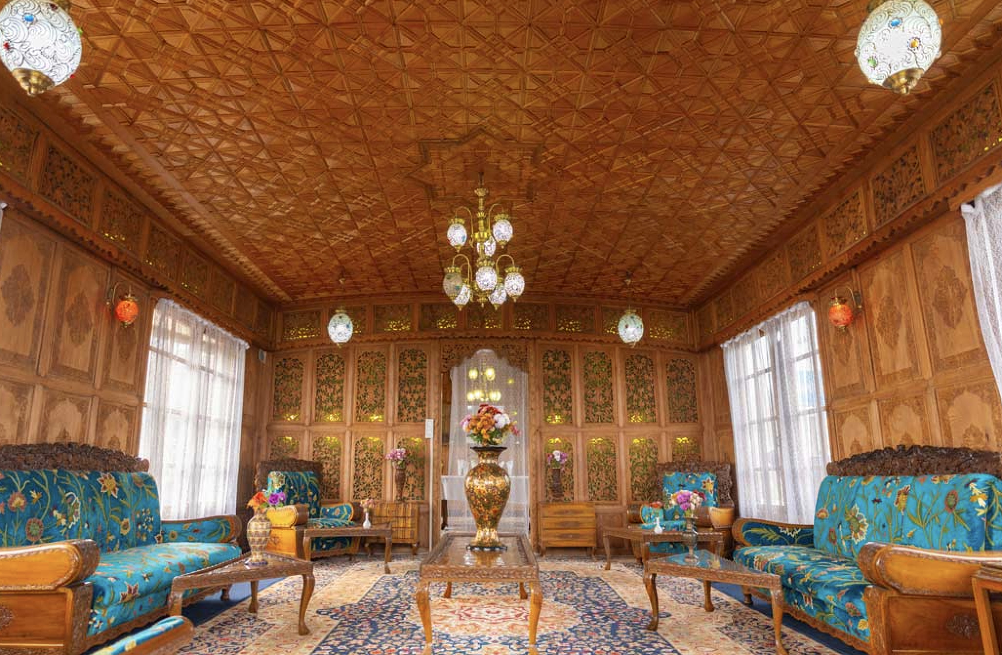 Kashmir Honeymoon Escape with Houseboat Stay and Candle Light Dinner