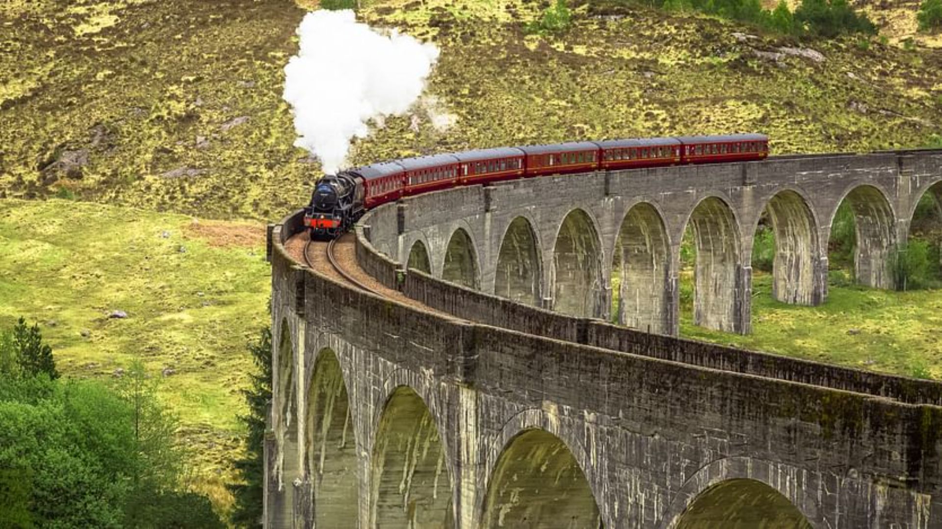 West Highlands, Glen Coe, and Jacobite steam train tour from Glasgow