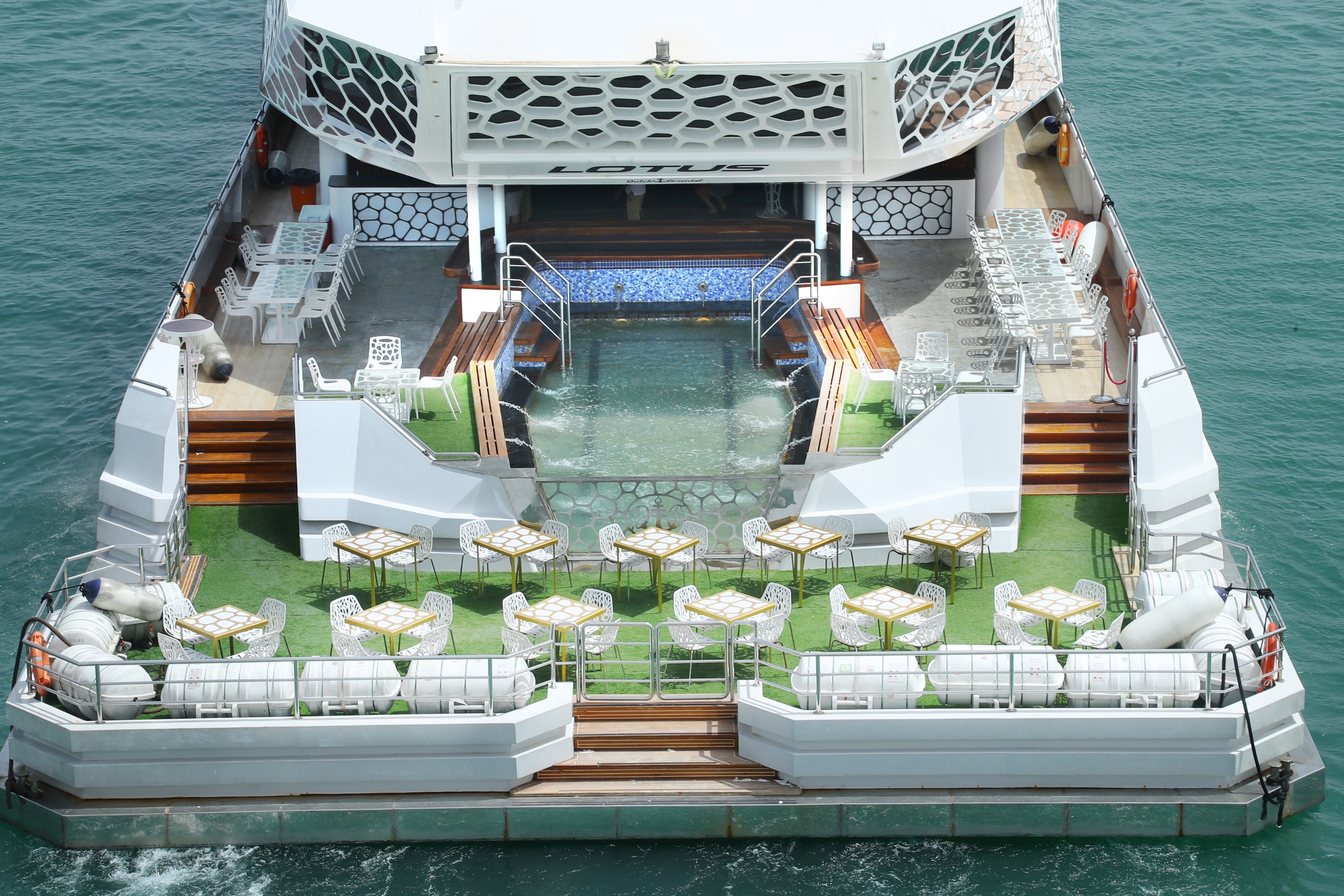 Dubai Mega Yacht Cruise Trip