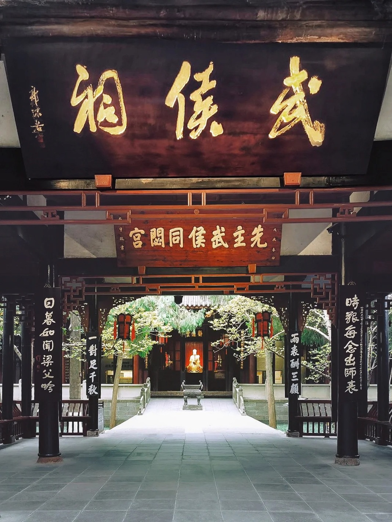 重慶&成都深度純玩6日遊（成都大熊貓+三星堆+洪崖洞+輕軌穿樓+玩遍重慶&成都精華景點+贈送重慶火鍋&成都串串+甄選住宿+重慶起成都止）