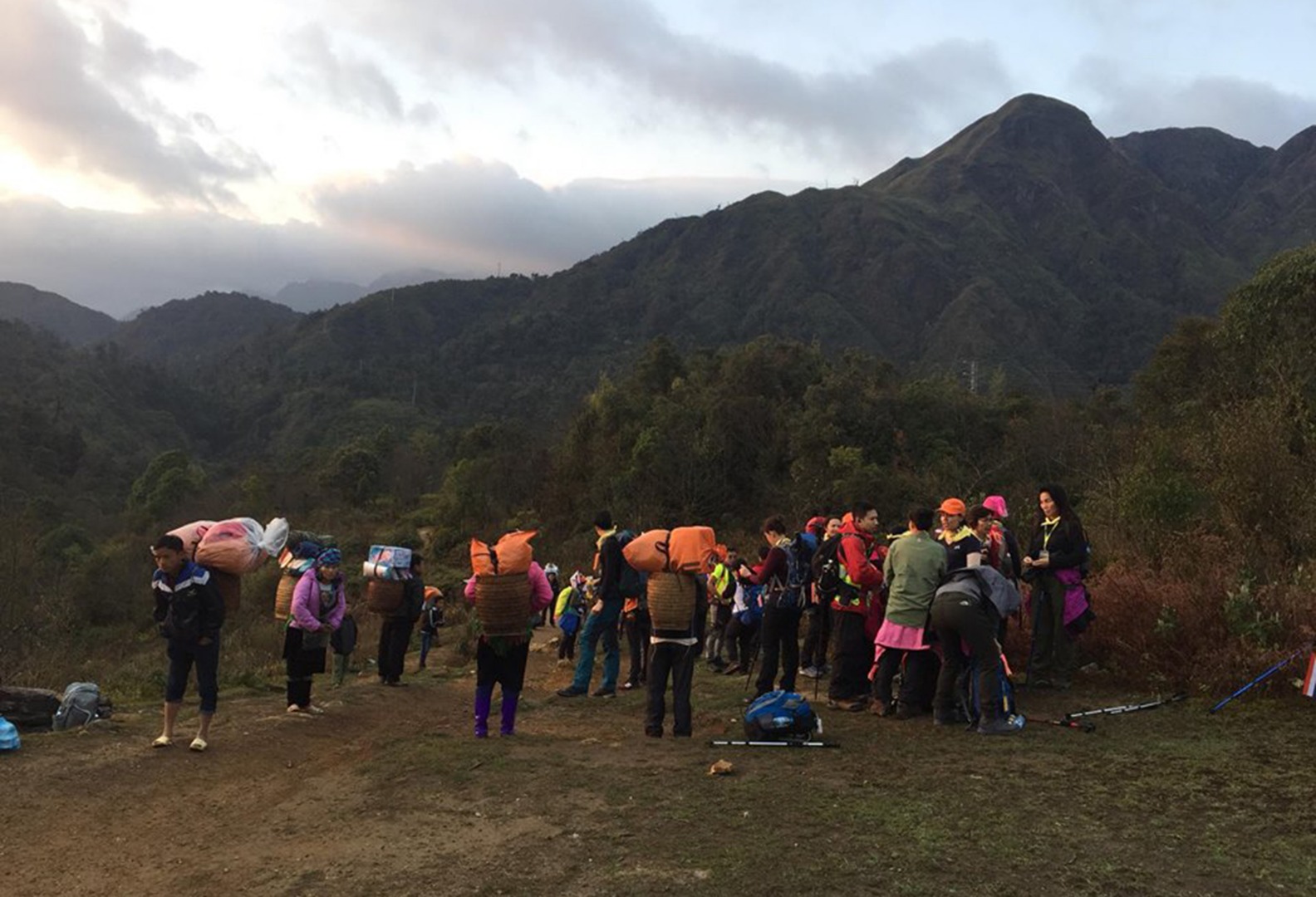 2天1夜 番西邦峰Fansipan Mountain露營徒步之旅（沙壩出發）