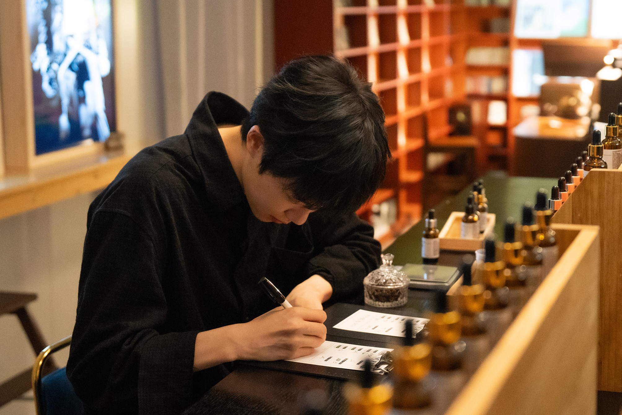 首爾私人 KPOP 媒體藝術展及香水製作