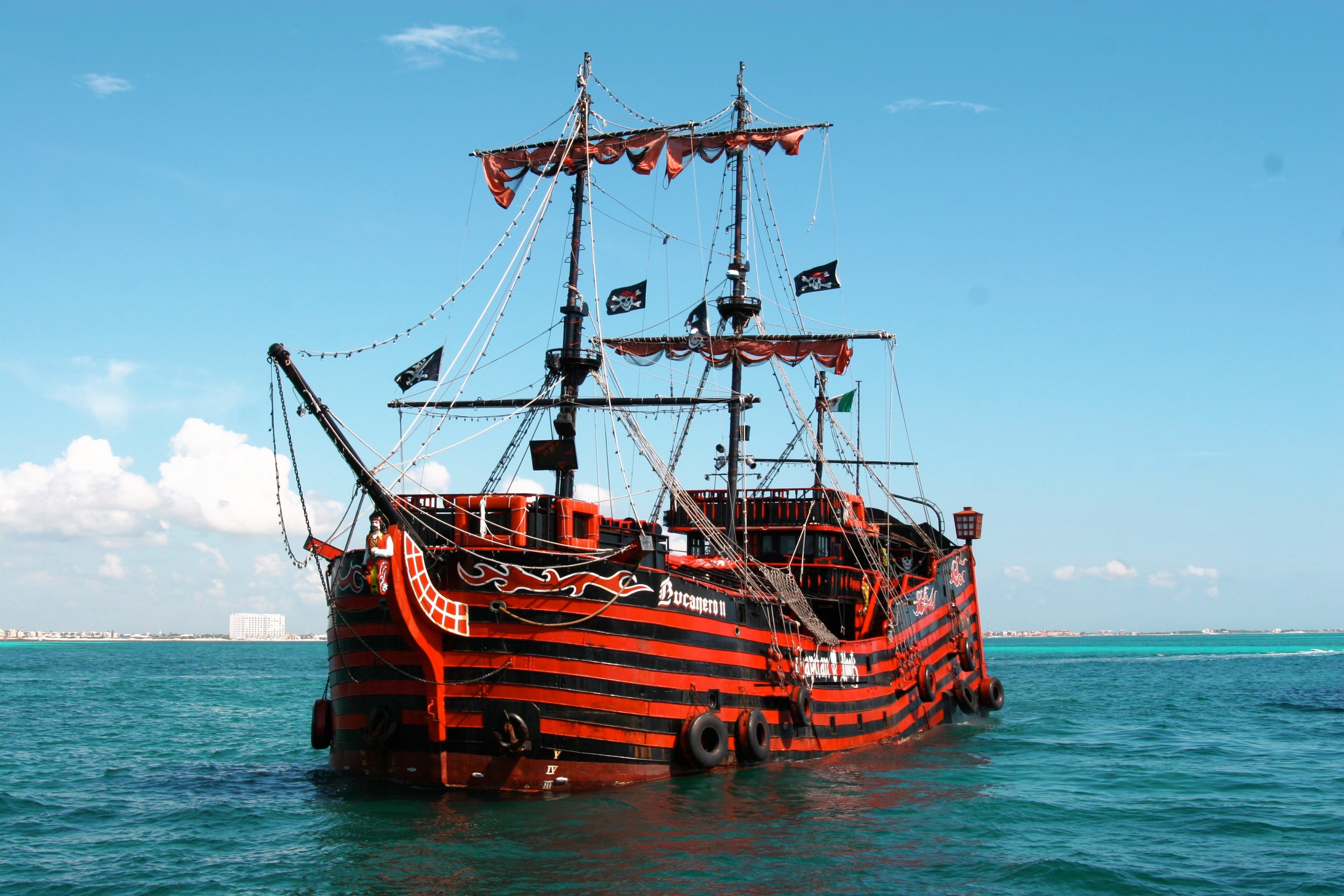 坎昆海盜船派對遊輪 (Pirate Ship Party Cruise in Cancun)