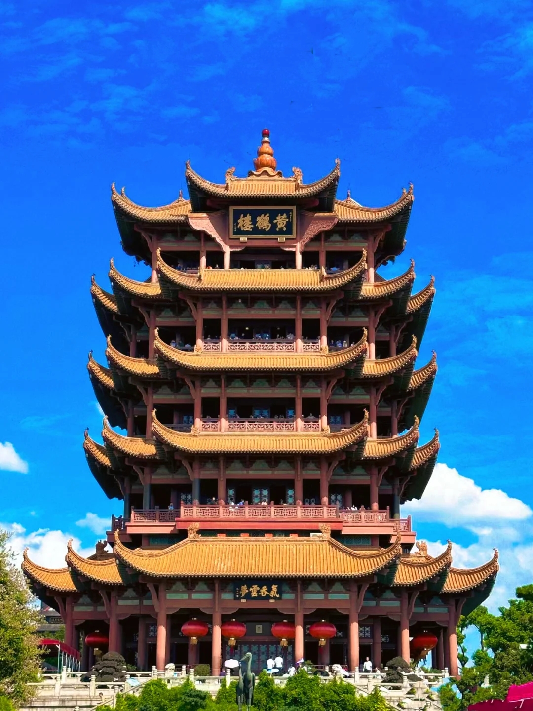 One-Day Tour of Wuhan: Yellow Crane Tower, Hubei Provincial Museum, East Lake, Hubu Alley, Wuhan University (Optional Yangtze River Night Cruise)