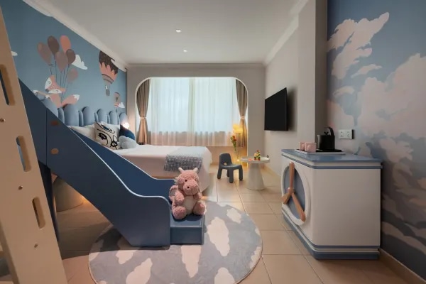 Beautiful Inn Room Environment Display Image