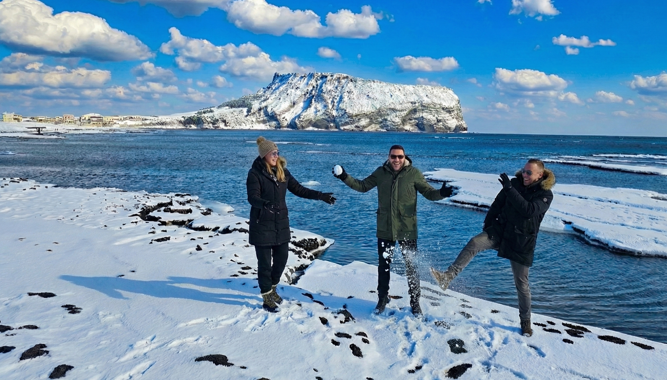 在風景優美的廣峙其海灘 (Gwangchigi Beach) 捕捉城山日出峰 (Seongsan Ilchulbong) 的絕美照片。