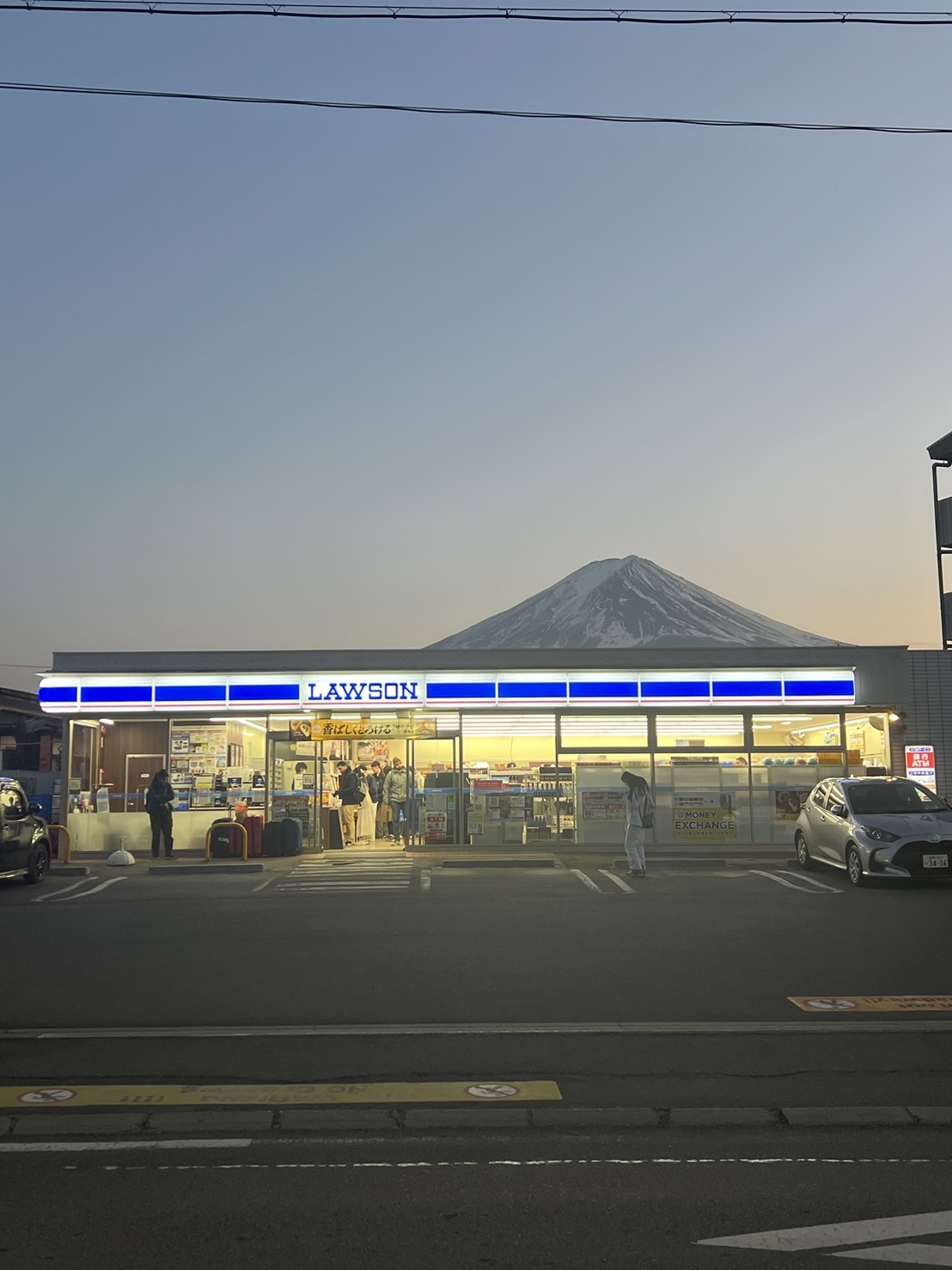 【富士山羅森便利店打卡及雙湖一日遊】 -富士山洞窟鳴澤冰穴, 河口湖，山中湖(上野或新宿出發  午餐可選神戶牛肉涮涮鍋定食)