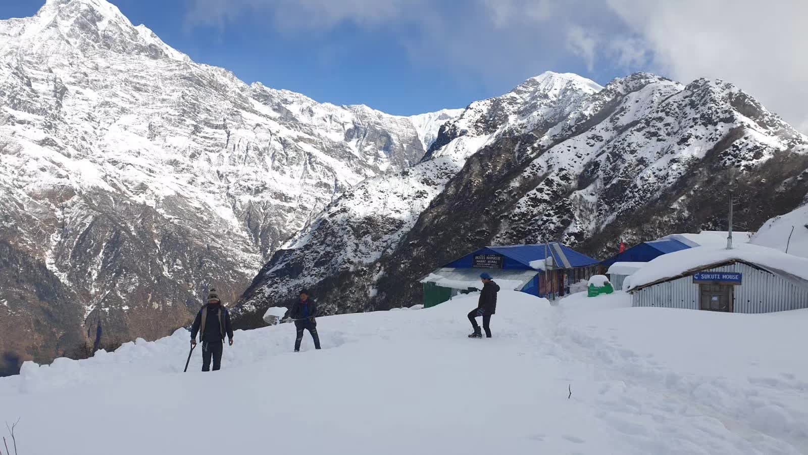 安納布爾納峰基地營直升機之旅