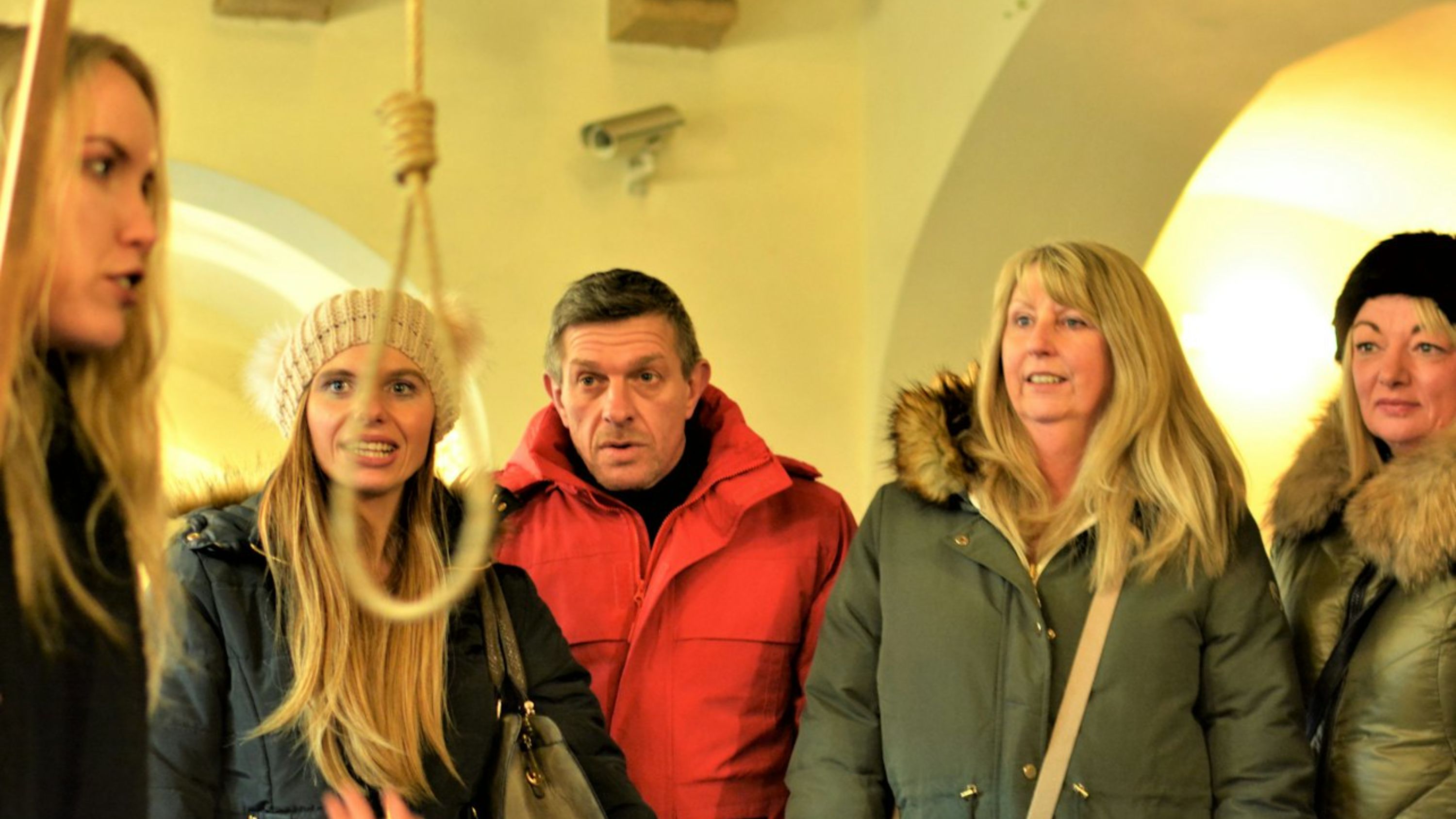 布拉格幽靈、傳說和中世紀地下城之旅 (Ghosts, legends, and medieval underground dungeon tour in Prague)