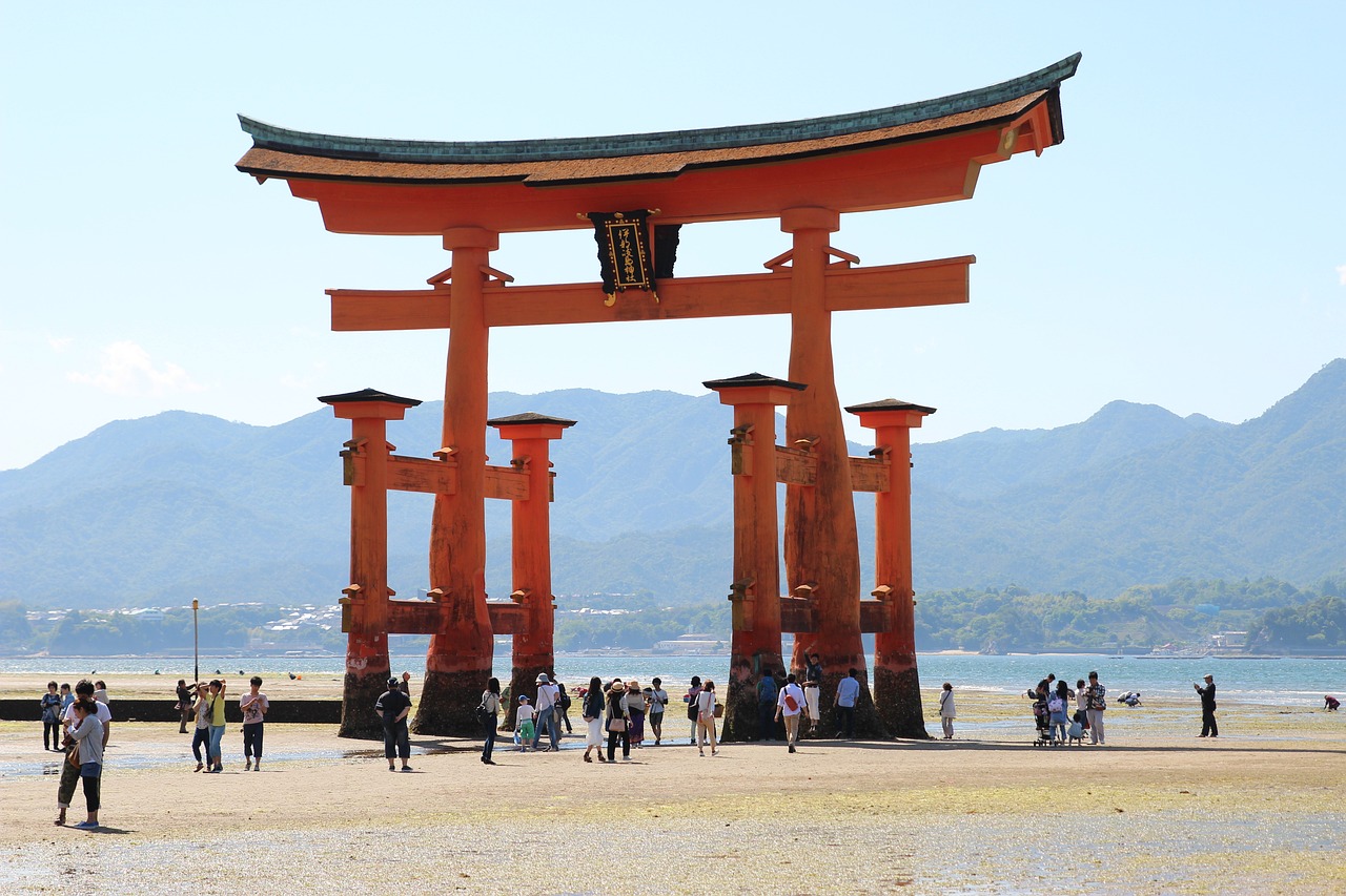 廣島: 9小時私人包車 - 和平公園 & 宮島 & 岩國錦帶橋一日遊 (廣島市內出發)