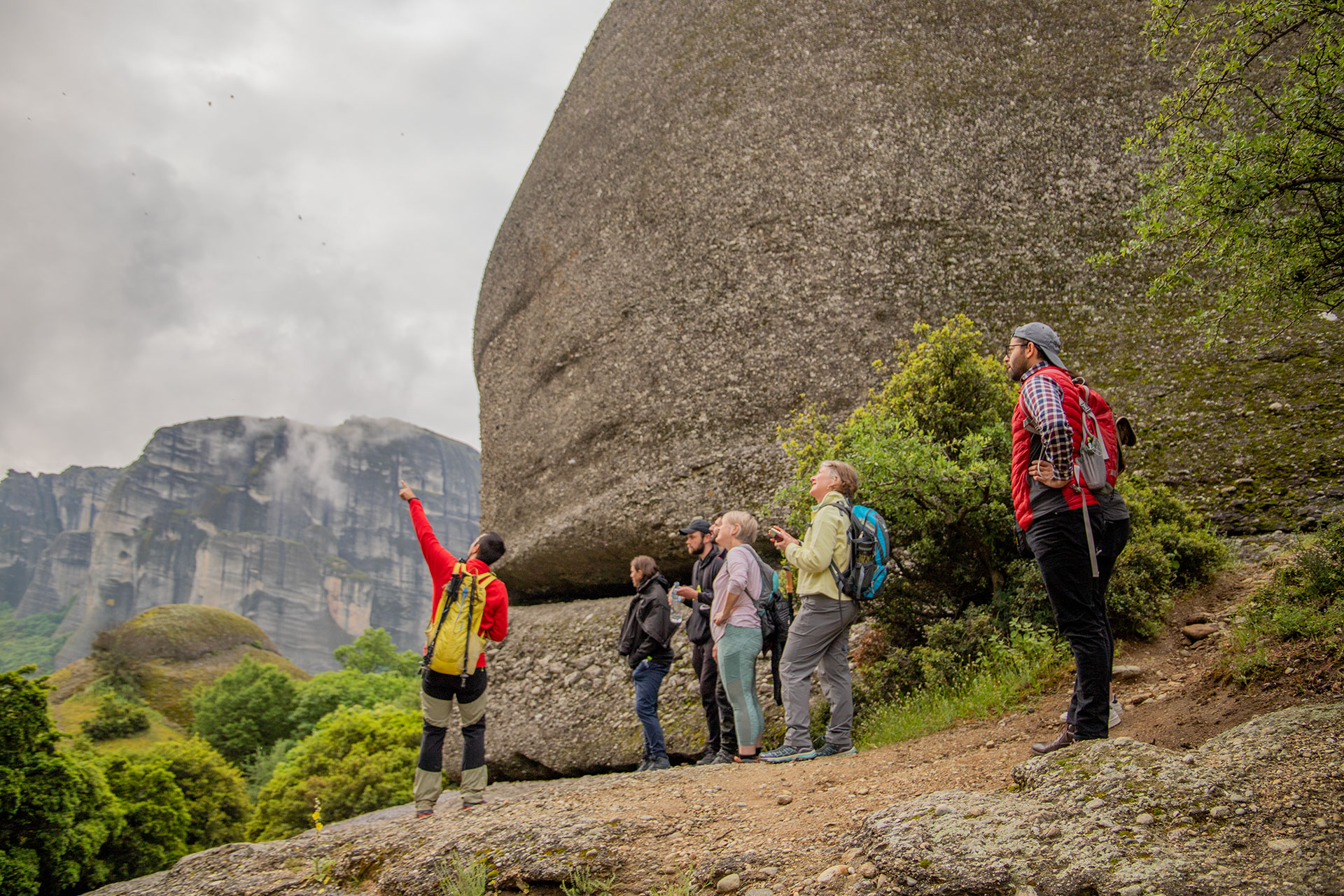 梅特歐拉（Meteora）健行遊，從卡拉巴卡或卡斯特拉奇出發，並參觀修 monastery