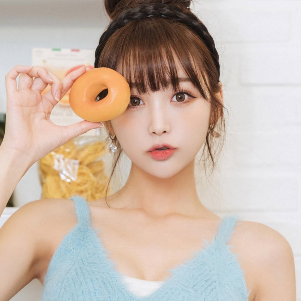 光澤肌膚、自然修容與柔順髮型,完美展現沙龍的核心美學。無論是婚禮、面試或寫真拍攝等特殊場合,Cutloose 都能讓您如偶像般閃耀動人。
光澤肌膚、自然修容與柔順髮型,完美展現沙龍的核心美學。無論是婚禮、面試或寫真拍攝等特殊場合,Cutloose 都能讓您如偶像般閃耀動人。