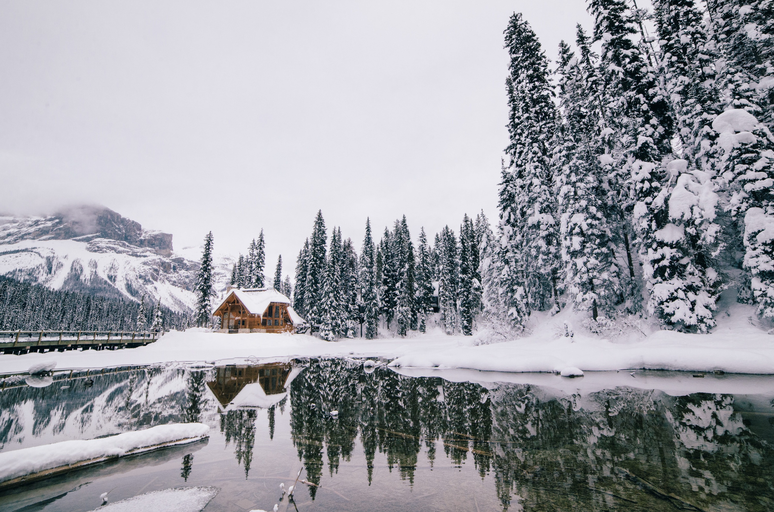 路易斯湖 (Lake Louise)，翡翠湖 (Emerald Lake)，佩託湖 (Peyto Lake) 加拿大 (Canada) 三湖一日遊