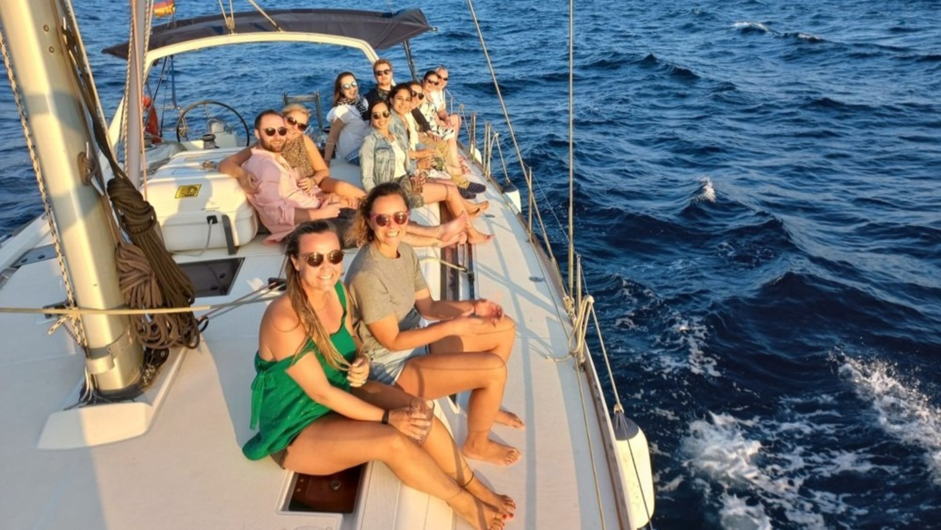 Barcelona half-day yacht tour with drinks and snacks