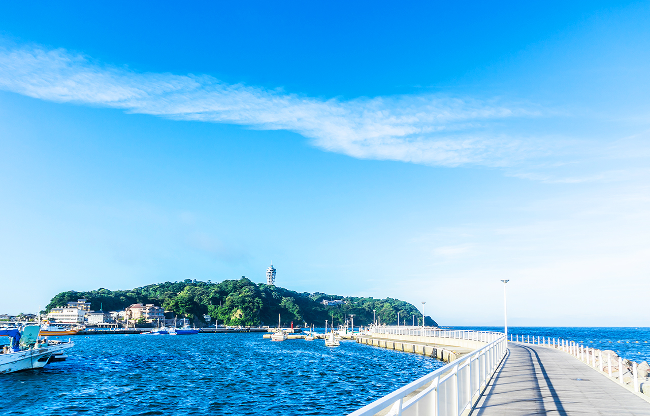 Enoshima: A charming island off the Shonan coast, full of fantasy and romance.