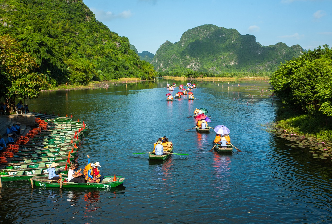 雄偉的長安 (Trang An) &amp; 白亭 (Bai Dinh)，華閭 (Hang Mua) 一日遊（河內出發）