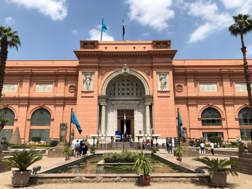 從赫爾格達出發，吉薩金字塔和埃及博物館一日遊