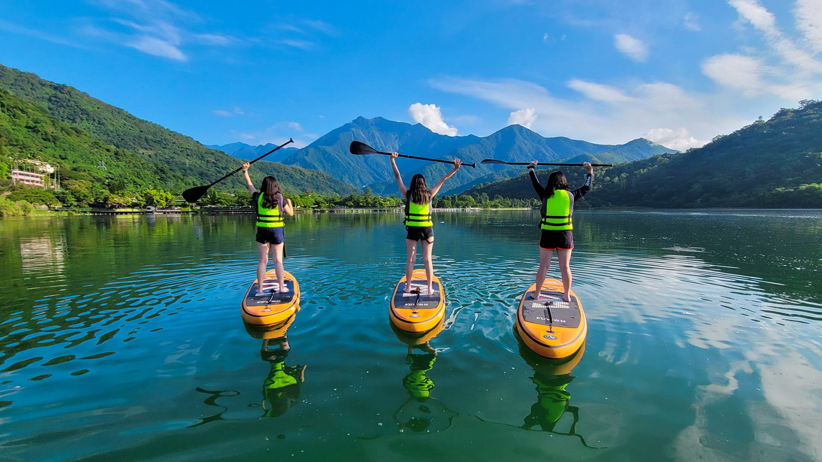 Hualien: Carp Lake SUP & Canoe Experience