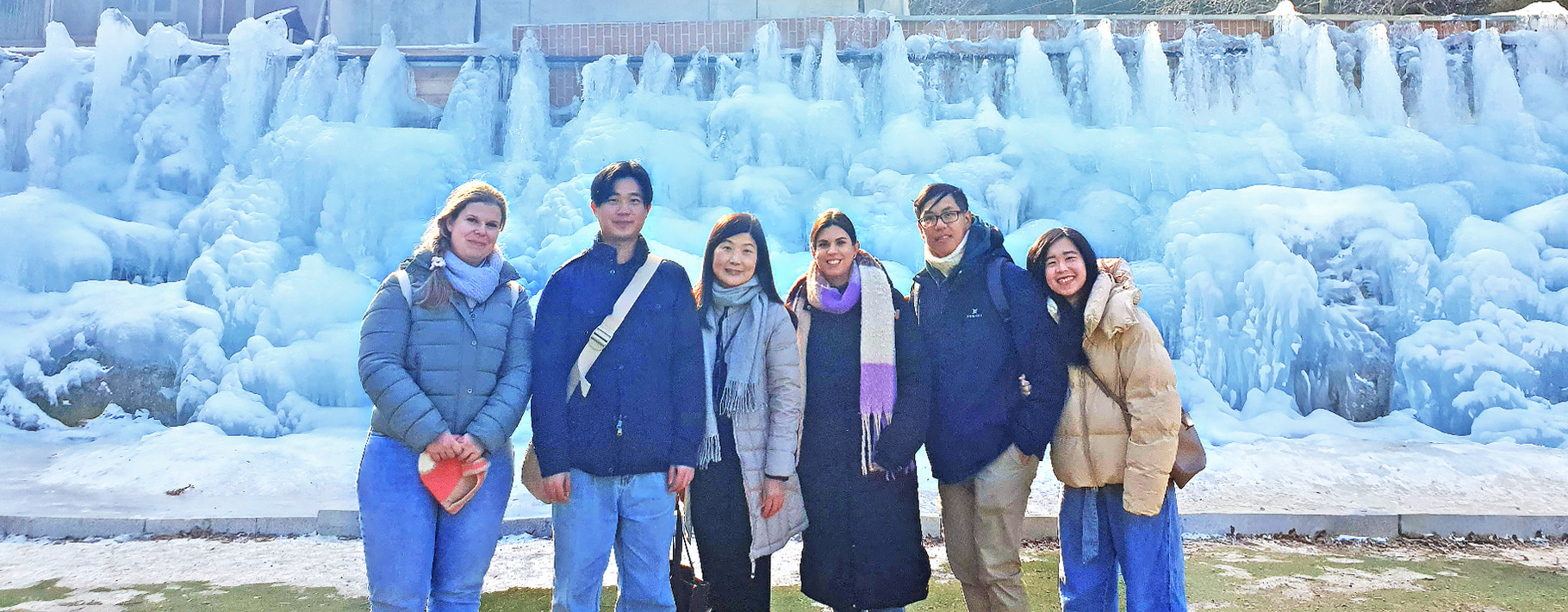 ☃️在魚飛冰谷的雪嶽冰雪村，近距離欣賞冰崖的壯麗美景，體驗真正的韓國冬季魔法。