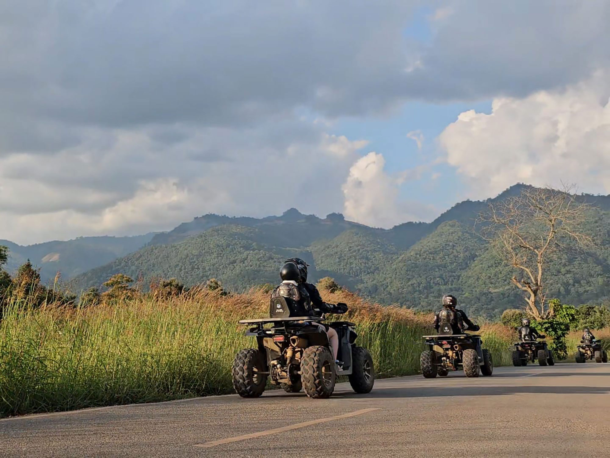 叢林飛瀑、ATV越野車和白水漂流導覽探險