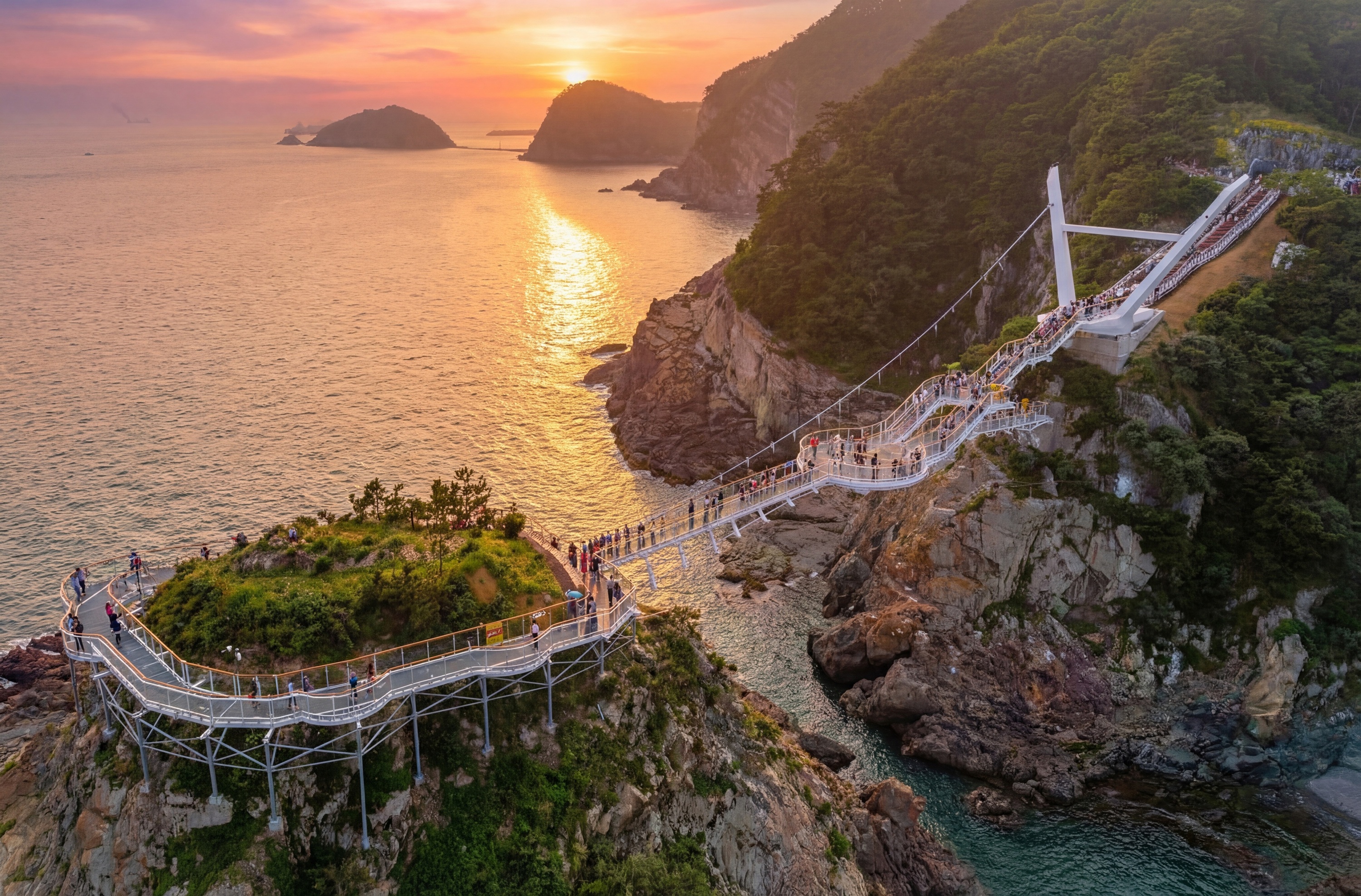 行程 7. 庵南公園：俯瞰昔日戰艦駛近的海洋，如今是個寧靜的休憩之所，腳下盡是壯麗景色與歷史痕跡。