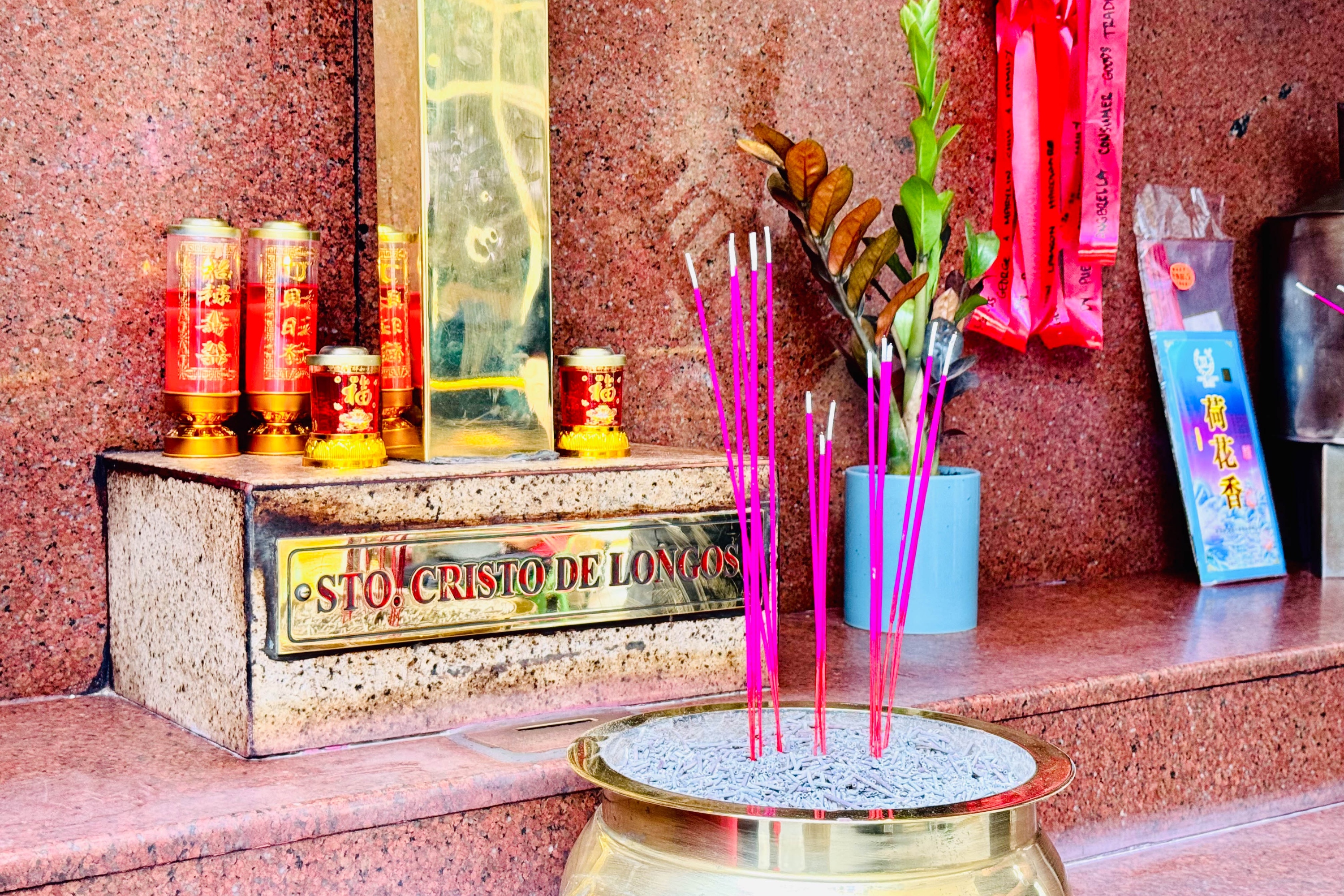 前往岷倫洛，參觀備受尊崇的聖克里斯托德隆戈斯十字架