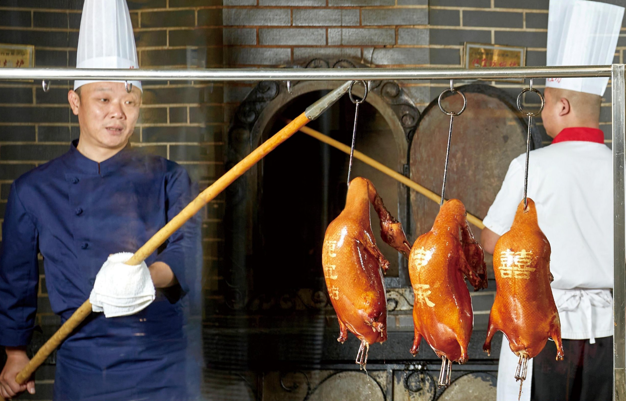 Experience a Unique Peking Duck Meal at a 600-Year-Old Brand - Beijing