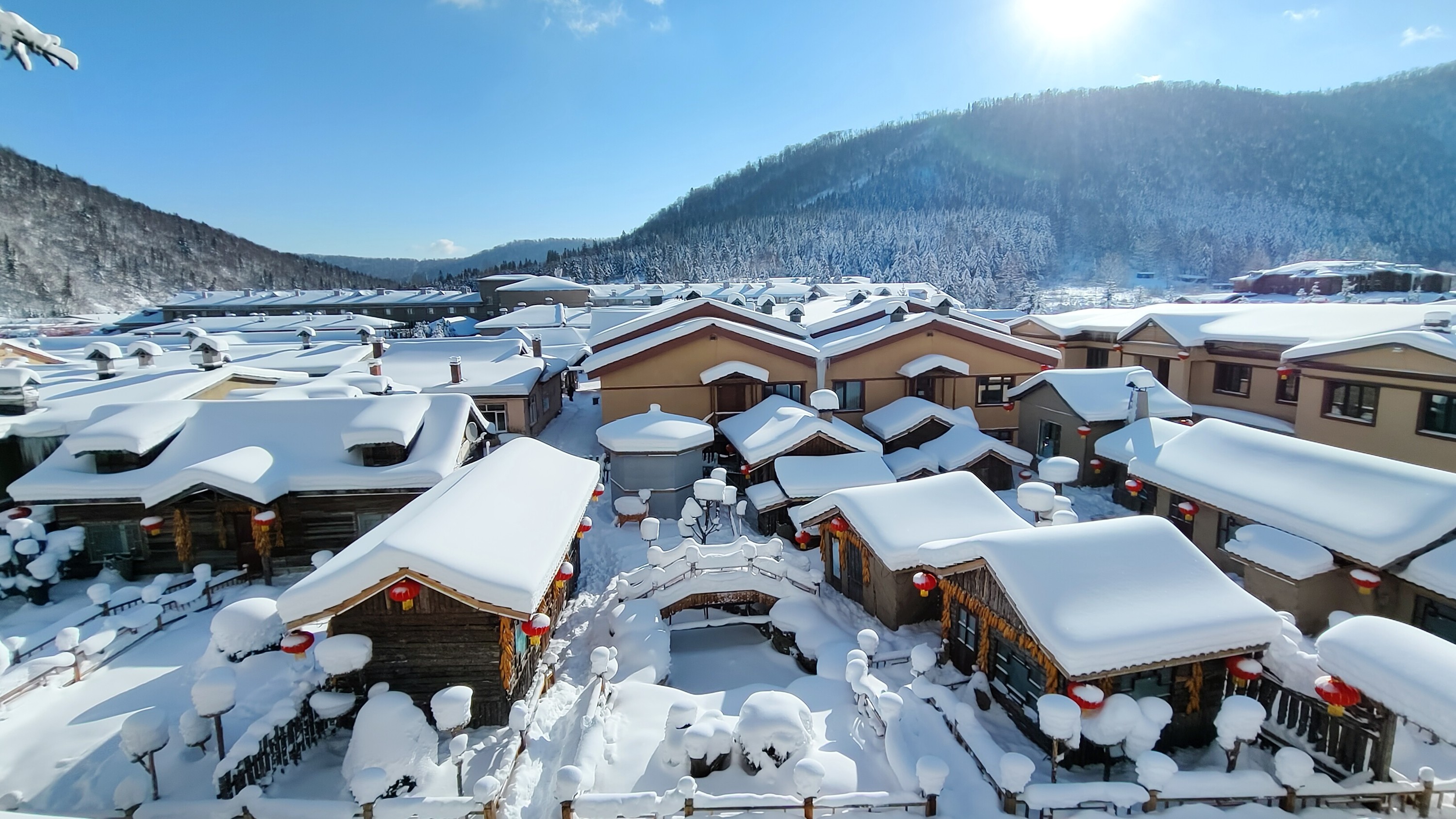 One-day tour of Snow Town