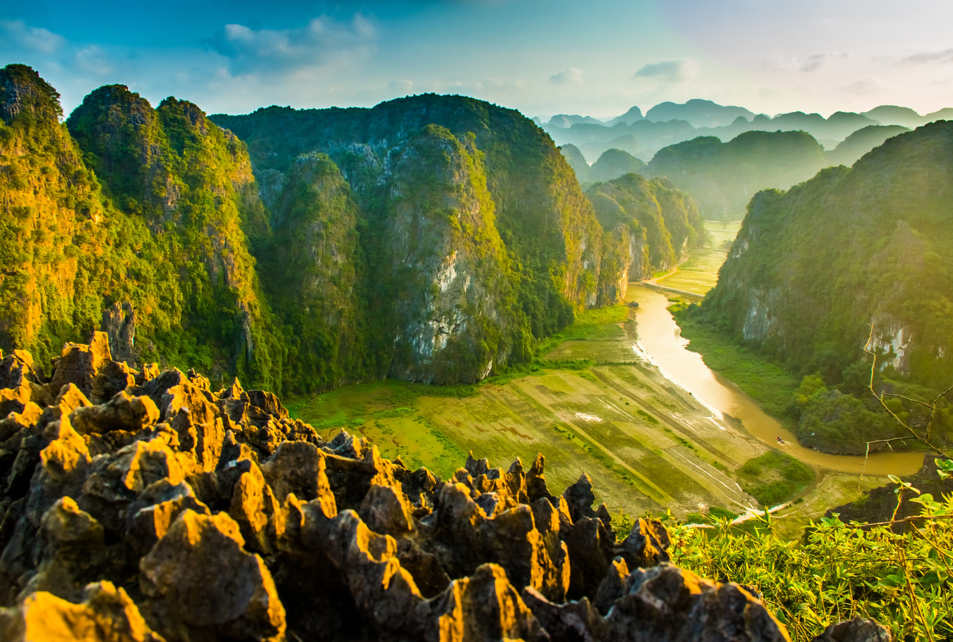 Hoa Lu, Tam Coc/Trang An, and Mua Cave Day Tour from Hanoi 