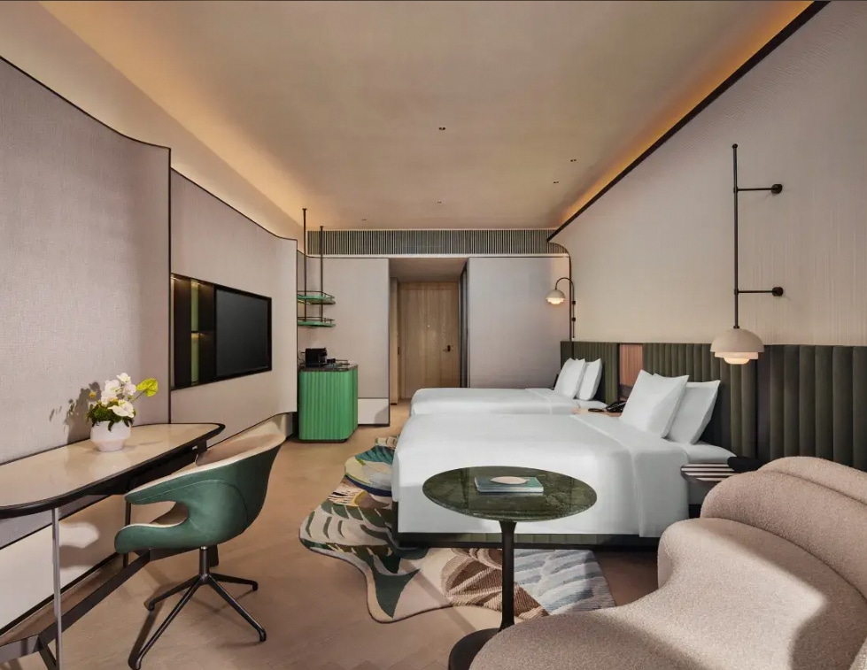 Deluxe Lake View Balcony Twin Room Reference Image