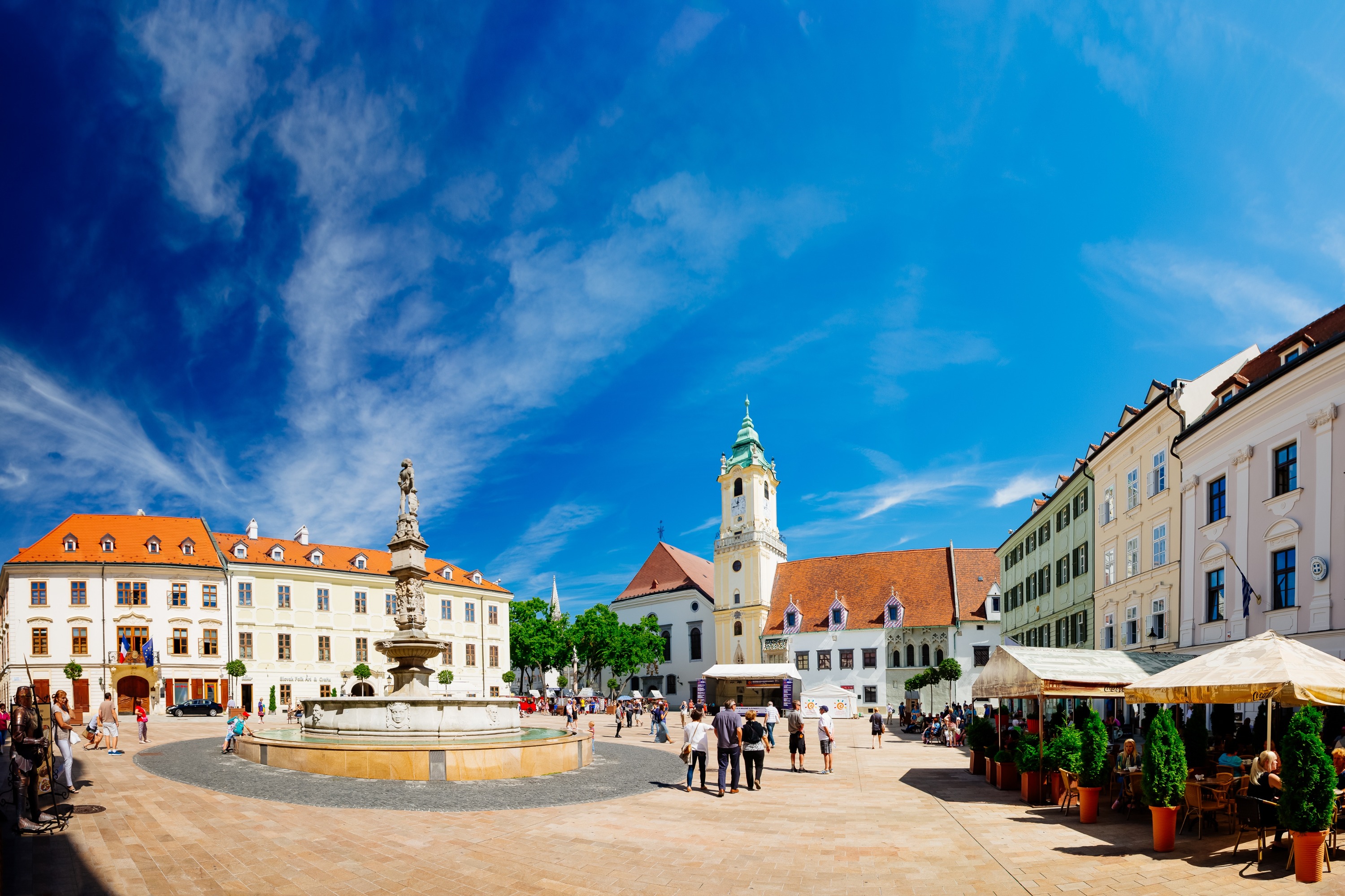 Bratislava Day Tour by Bus and Boat from Vienna