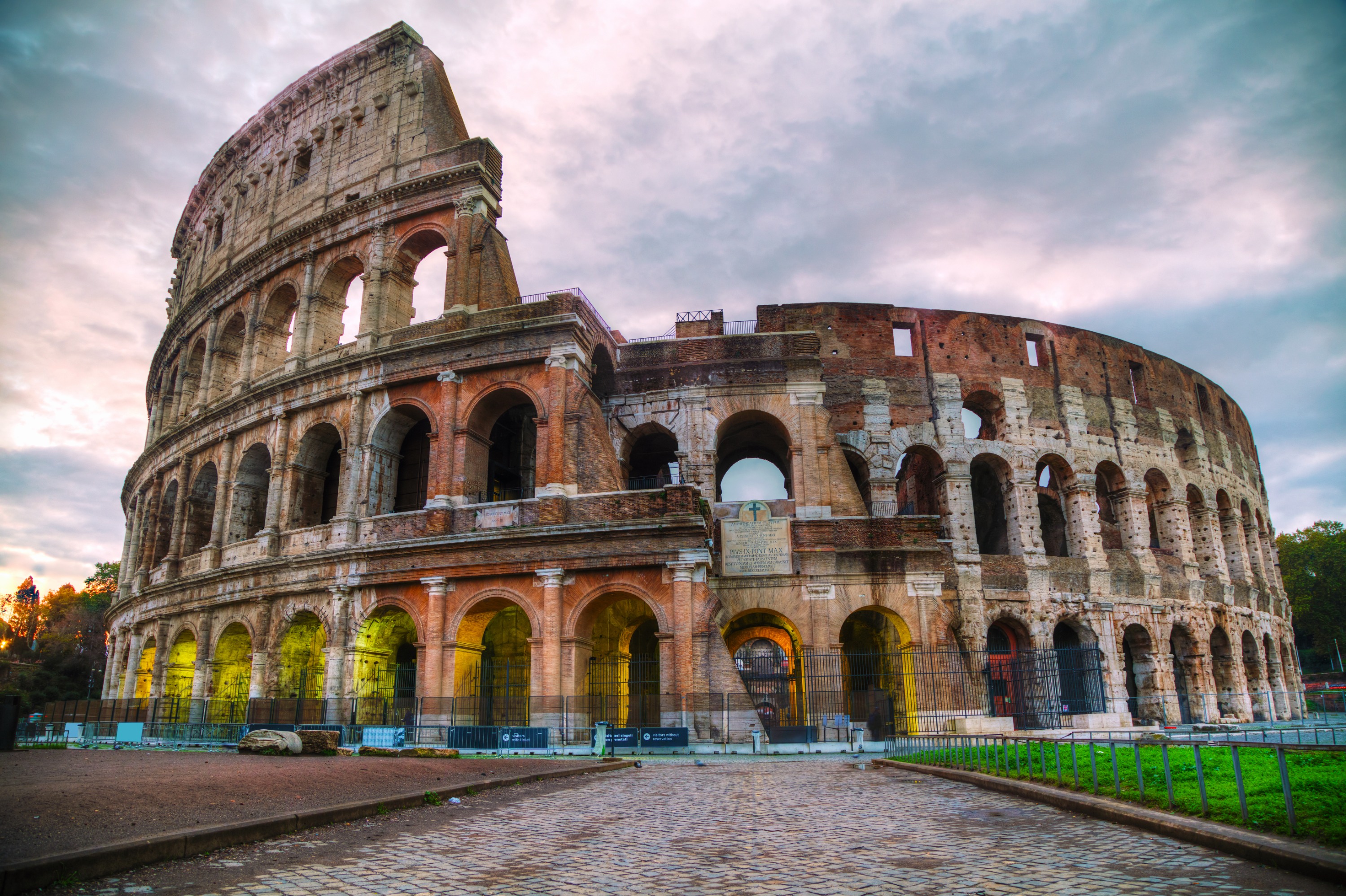 Skip the line: The Colosseum, Roman Forum & Palatine Hill Experience