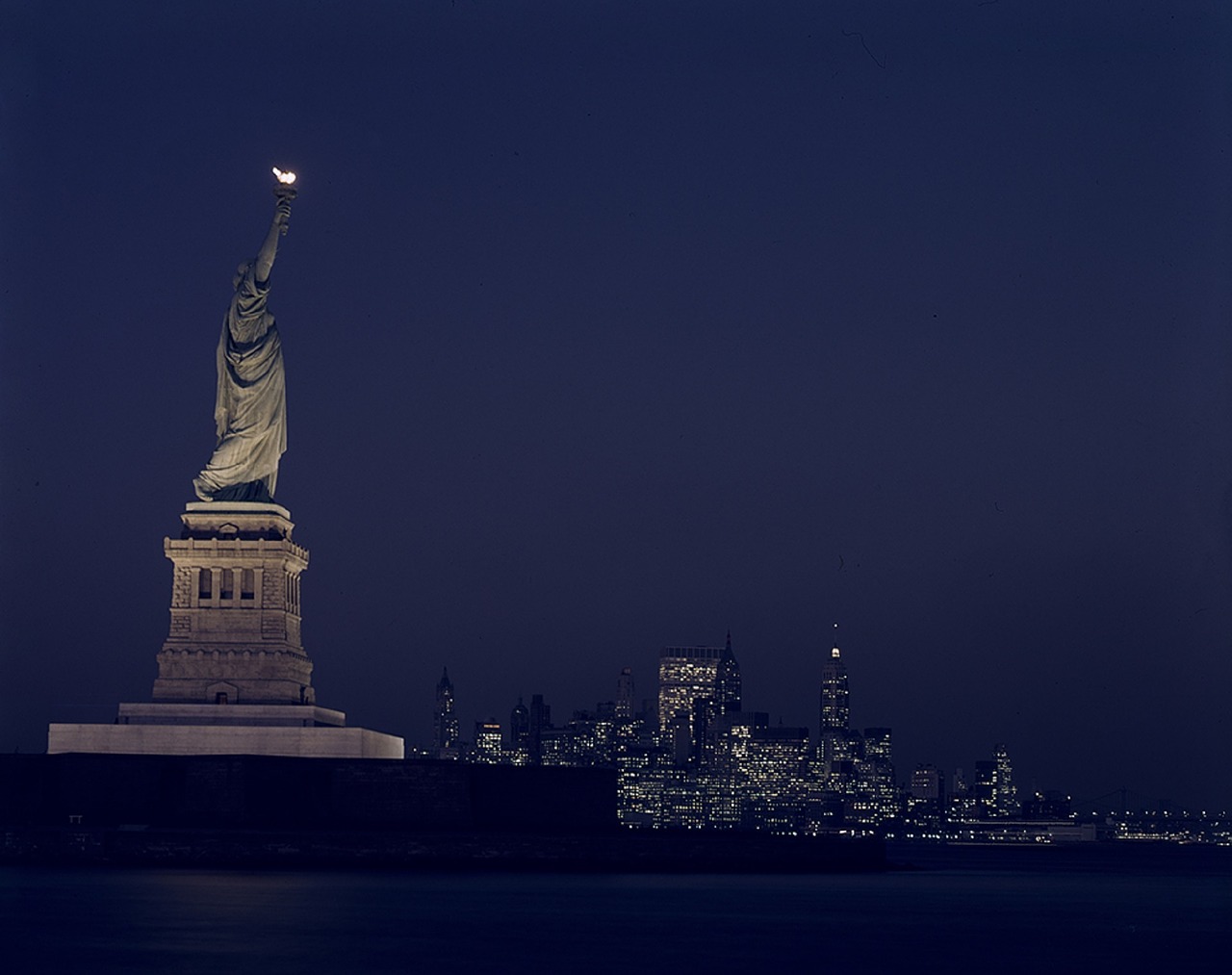 NYC Skyline: Harbor Lights Night Sightseeing Cruise 