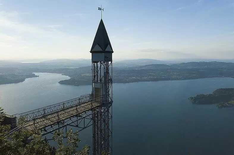 在迷人的湖畔小鎮享受導覽觀光行程 在迷人的湖畔小鎮享受導覽觀光行程