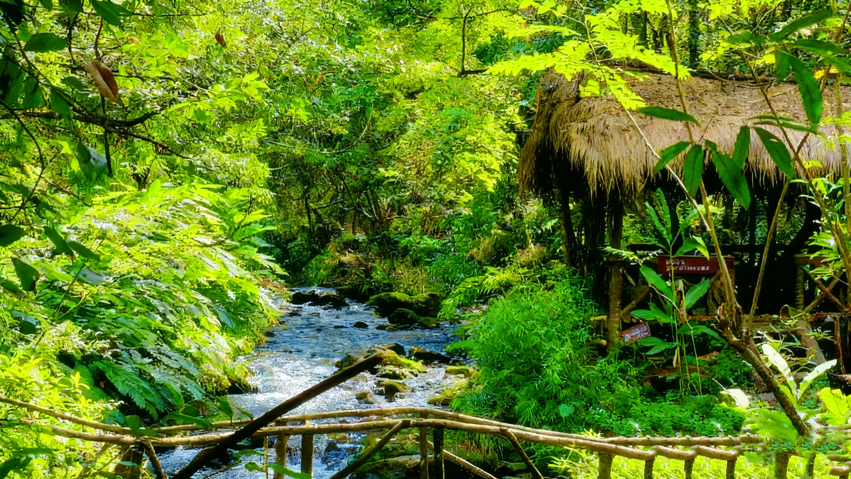 In the lush greenery of Najie Luo, a thatched pavilion quietly nestles beside a stream. The stream flows gently beside the pavilion, and sunlight filters through the dense leaves, outlining alternating patterns of light and shadow on the thatched roof. He