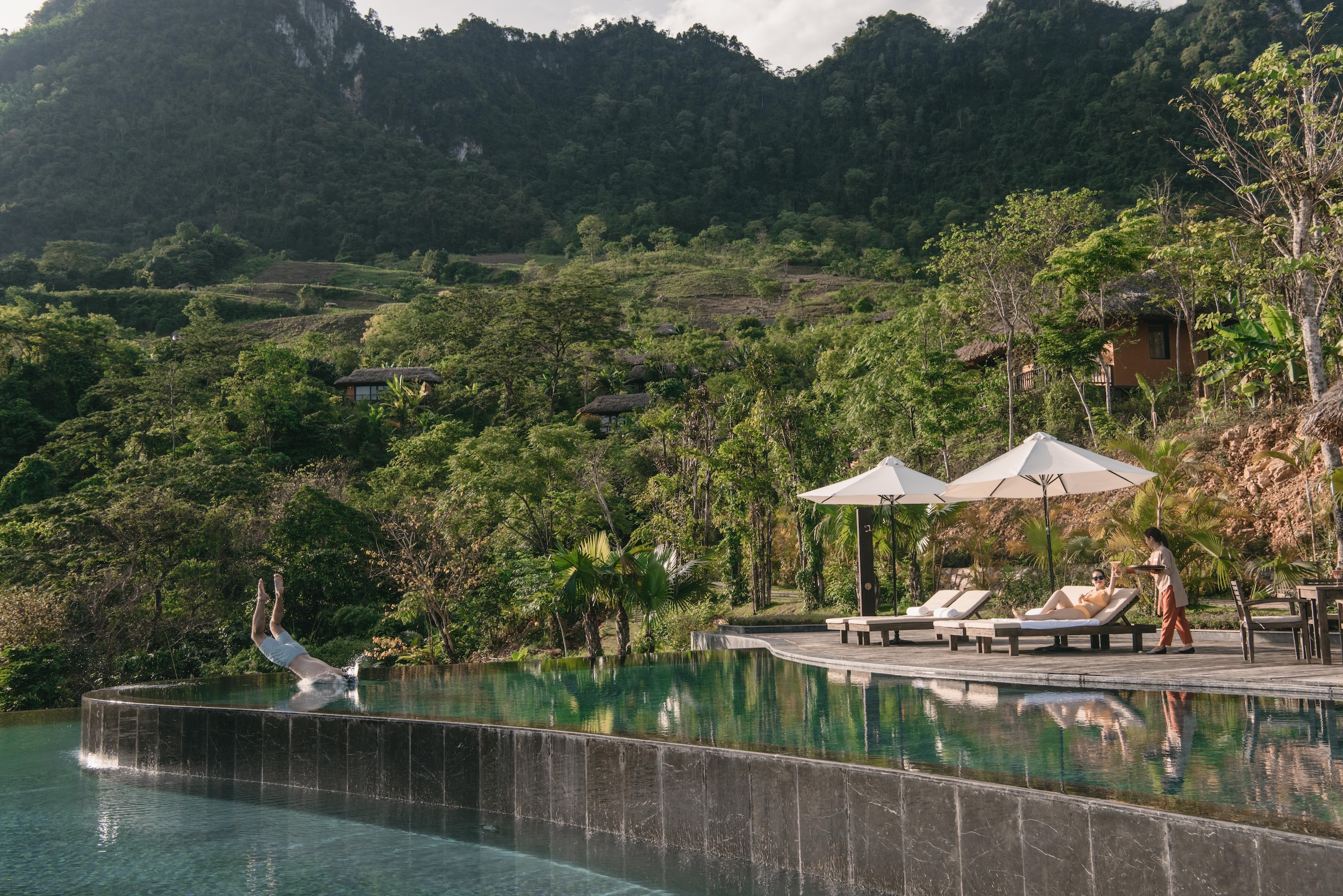 Cloud Pool Bar