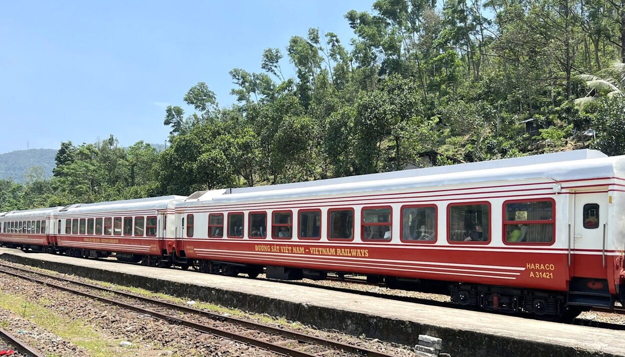 越南鐵路河內 - 海防豪華列車