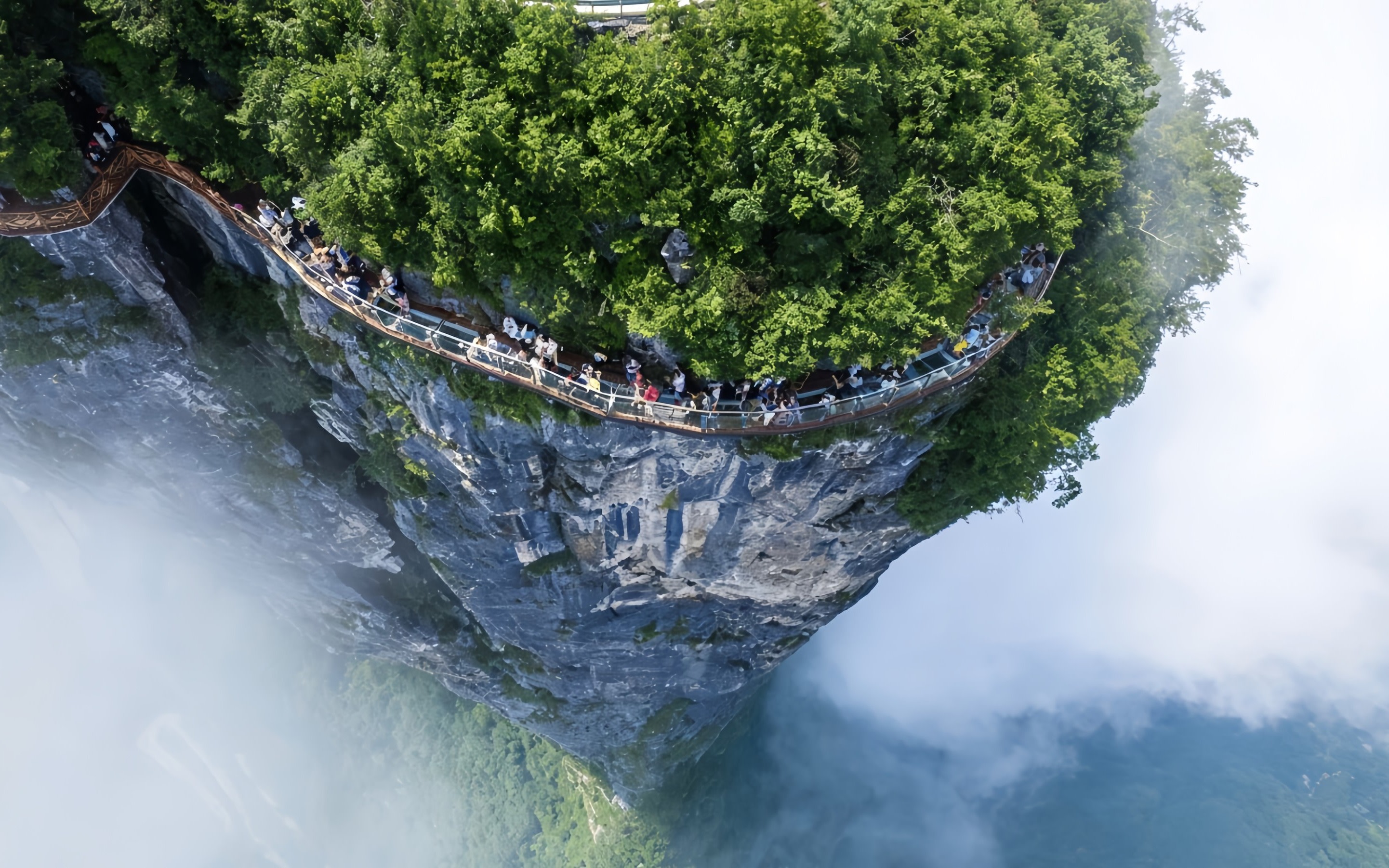Private one-day tour of Tianmen Mountain: Take the cloud-piercing cable car and overlook the wonderland