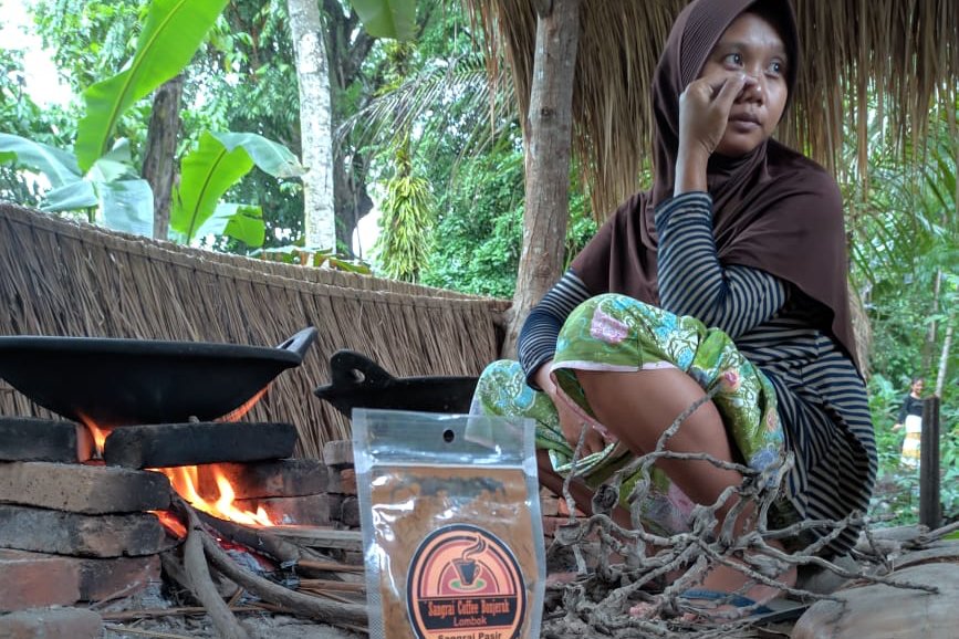 woman of  Bonjeruk Village