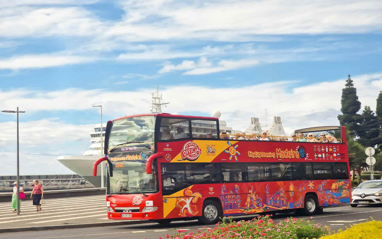 Funchal shahri bo‘ylab City Sightseeing Hop-On-Hop-Off avtobusi