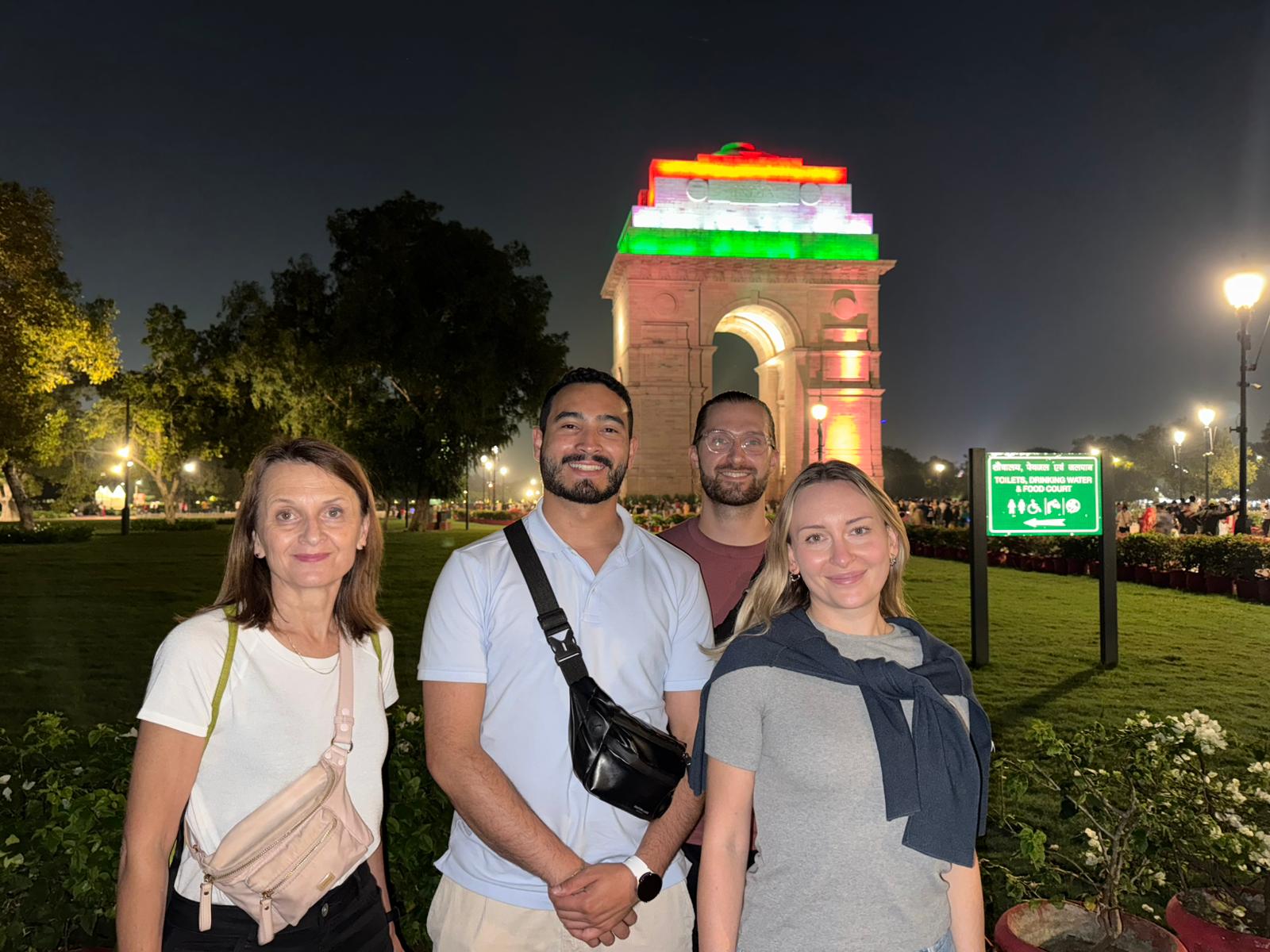 Delhi Night Tour: India Gate, Birla Mandir, CP & Bangla Sahib