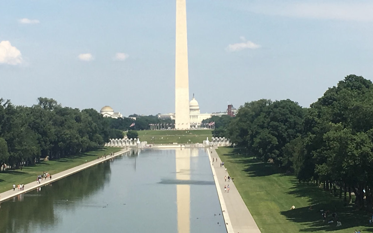 從 360 度俯瞰城市主要建築與紀念碑,將壯麗景色盡收眼底。 從 360 度俯瞰城市主要建築與紀念碑,將壯麗景色盡收眼底。