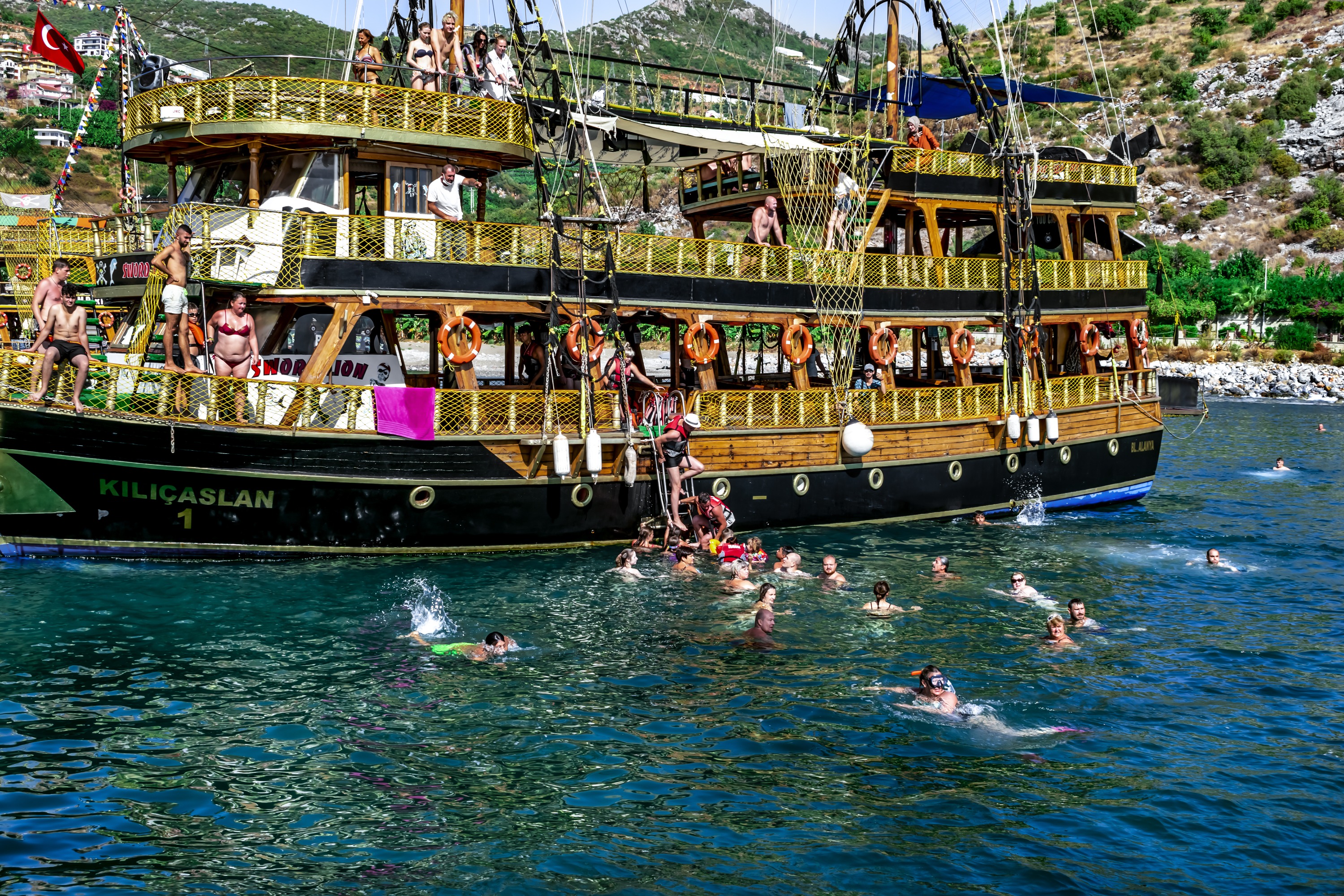 Pirate Boat Trip with Lunch and Drinks from Alanya