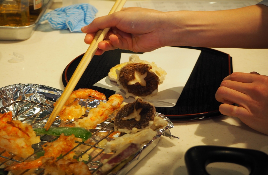 [SALE] Tempura and Matcha Warabi Mochi Sweets Cooking Class in Tokyo