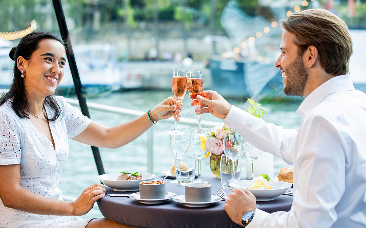 盡情享受這美好時刻，為我們正在創造的難忘回憶舉杯慶祝