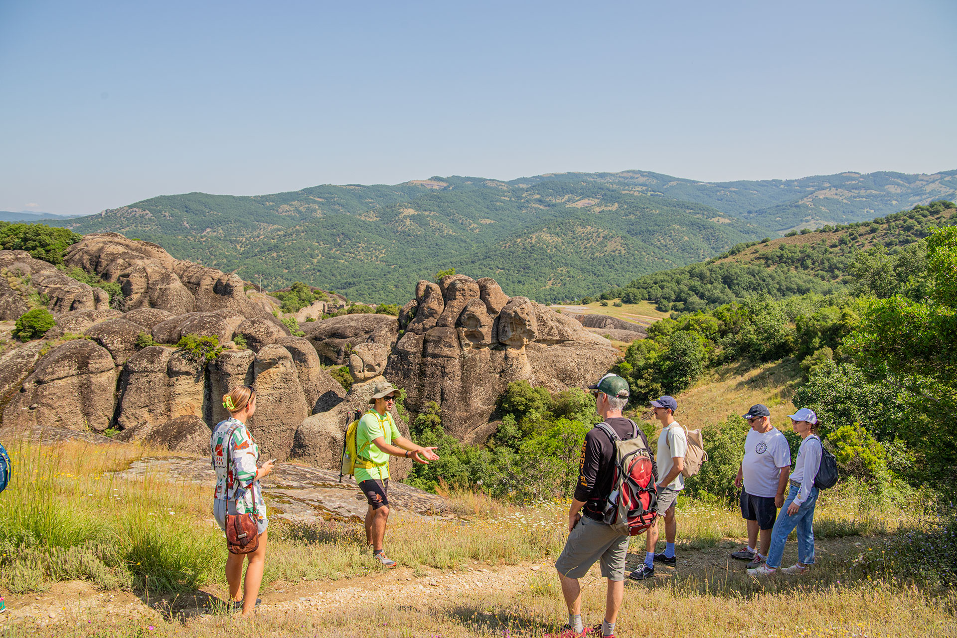 梅特歐拉（Meteora）健行遊，從卡拉巴卡或卡斯特拉奇出發，並參觀修 monastery