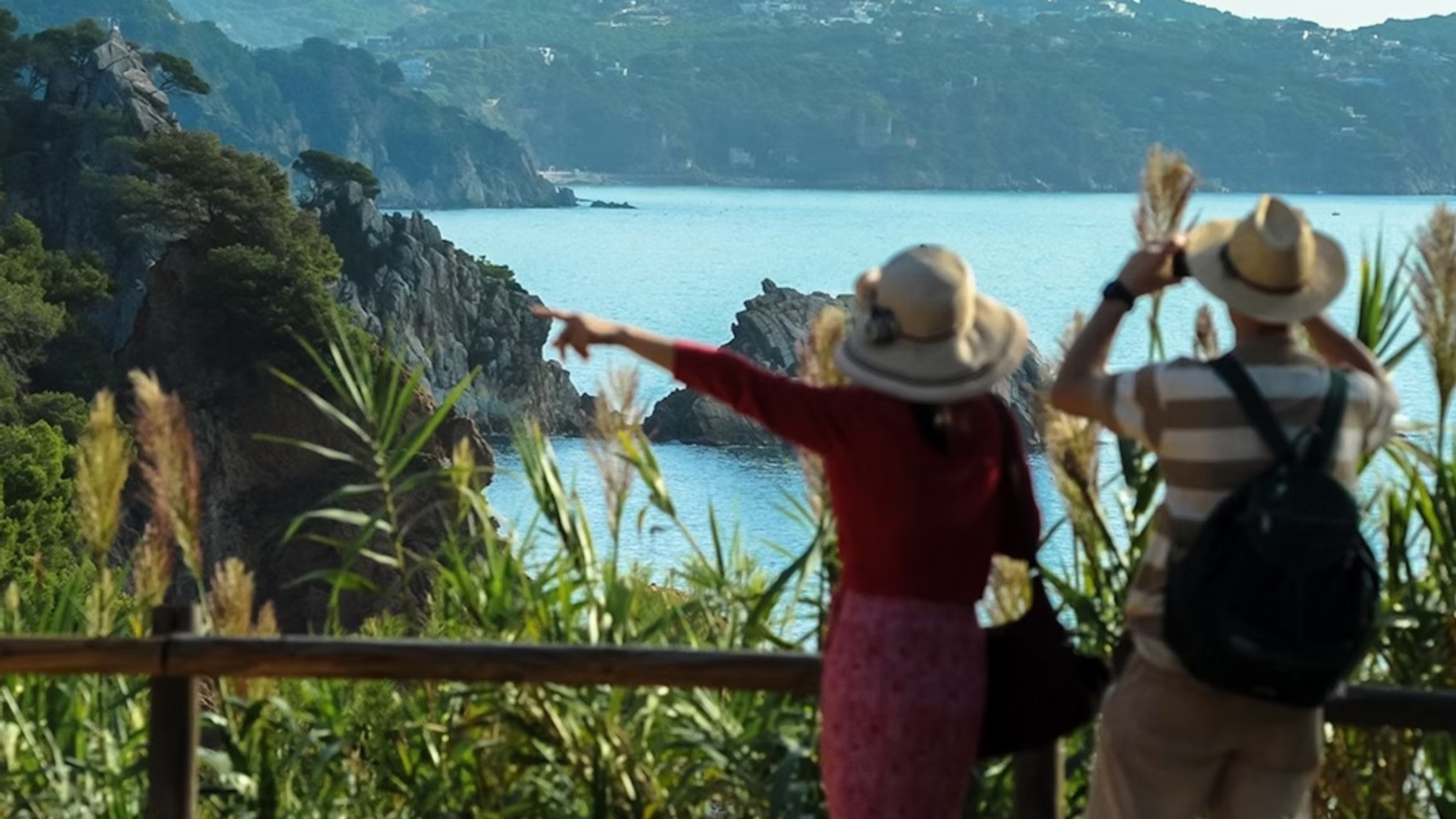 Barcelona Costa Brava & Tossa de Mar Day Tour with Dining