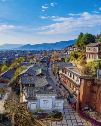 Visit the world cultural heritage and national 5A scenic spot [Lijiang Ancient Town] (Lijiang Ancient Town is an open scenic spot. Tourists will go to the hotel on their own after the tour). The casual and natural life is like the laziness of water, the w