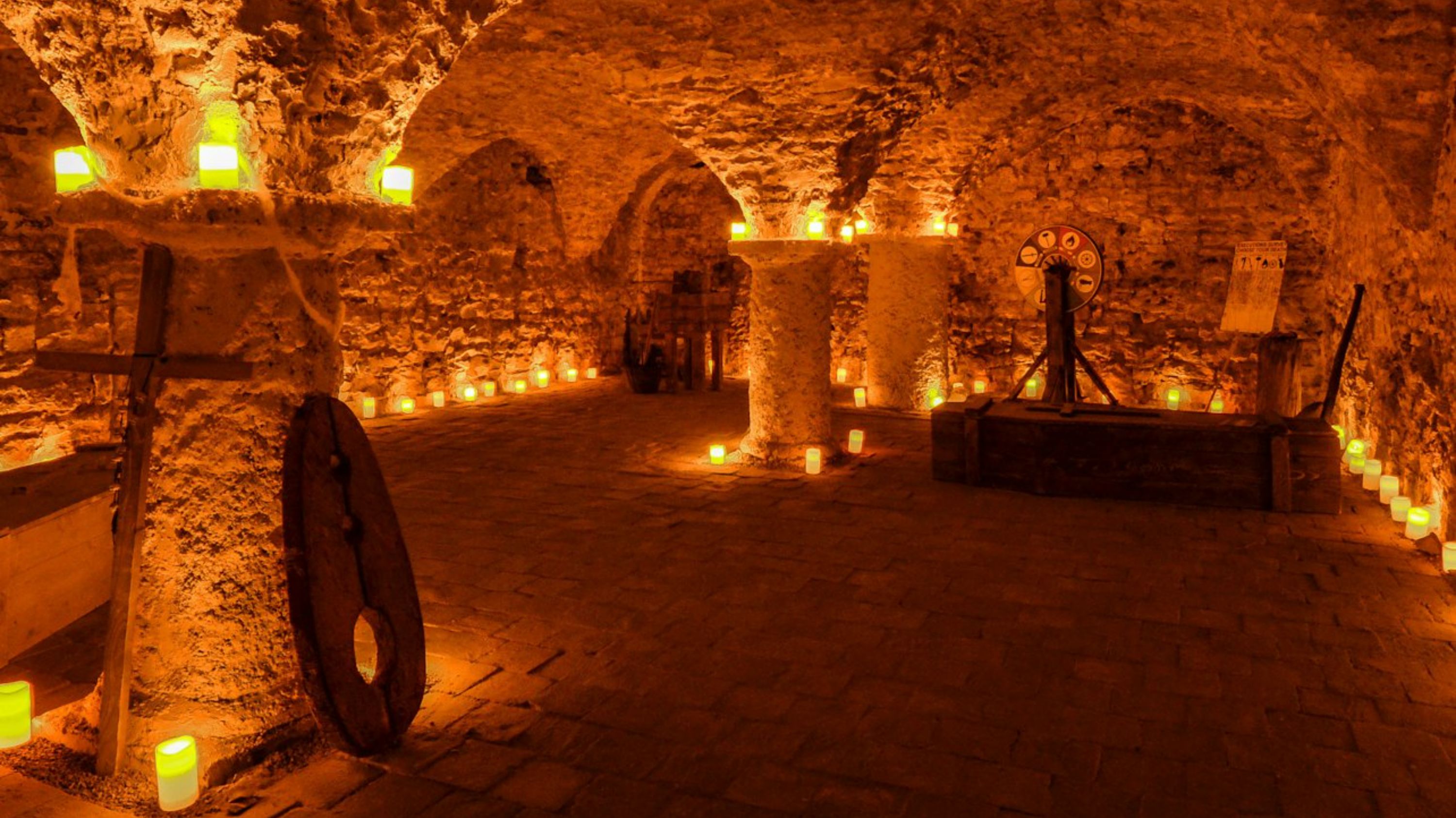 布拉格幽靈、傳說和中世紀地下城之旅 (Ghosts, legends, and medieval underground dungeon tour in Prague)